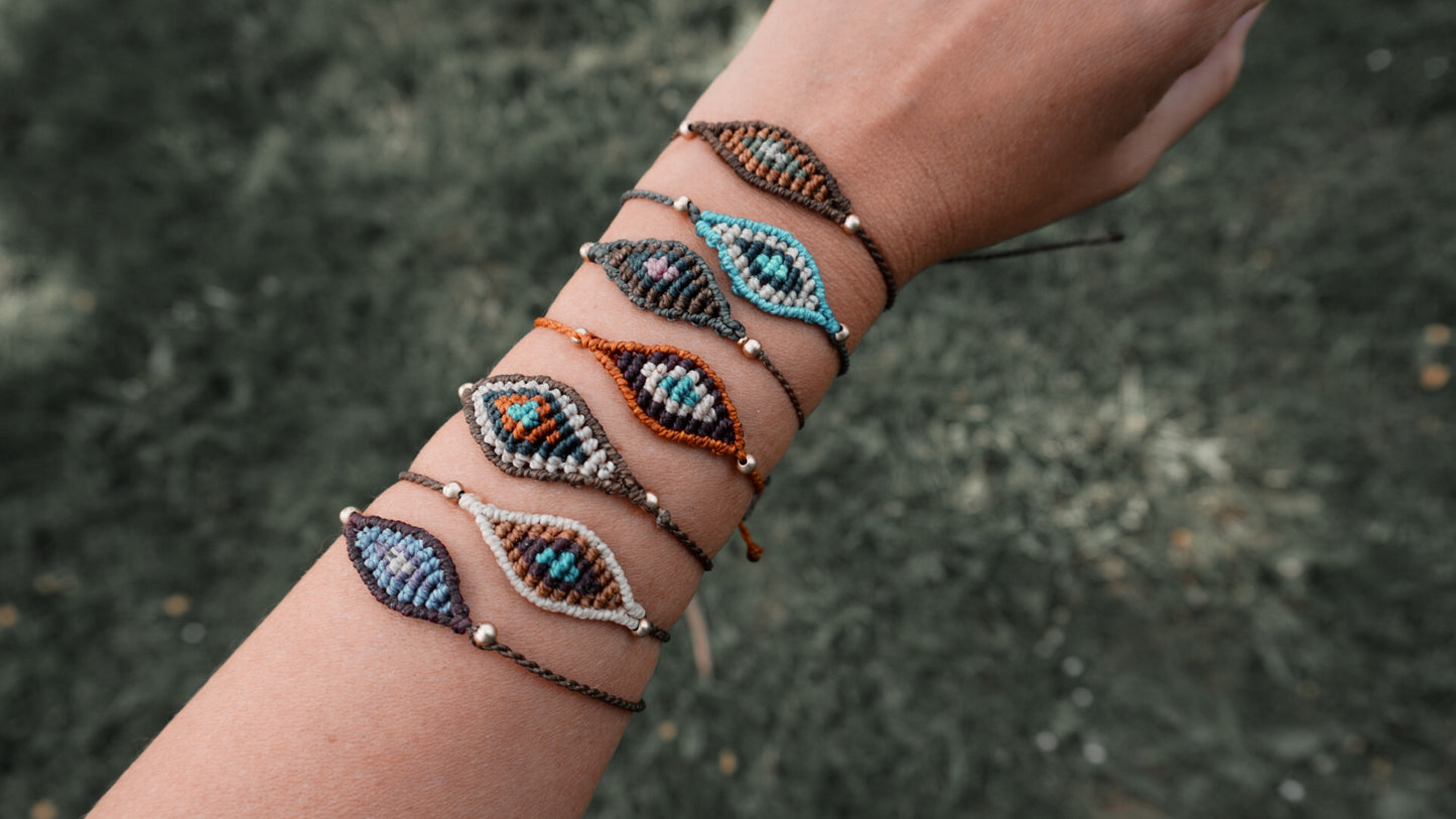 Pulsera macramé ojo protector multicolor hecha a mano
