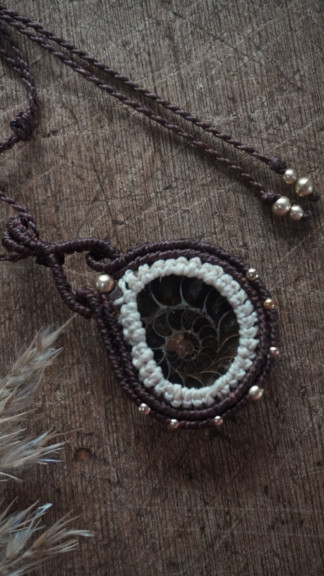 SIRIA Colgante Ammonite en Macramé