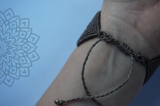 Brazalete de Cuarzo Rosa en Macramé