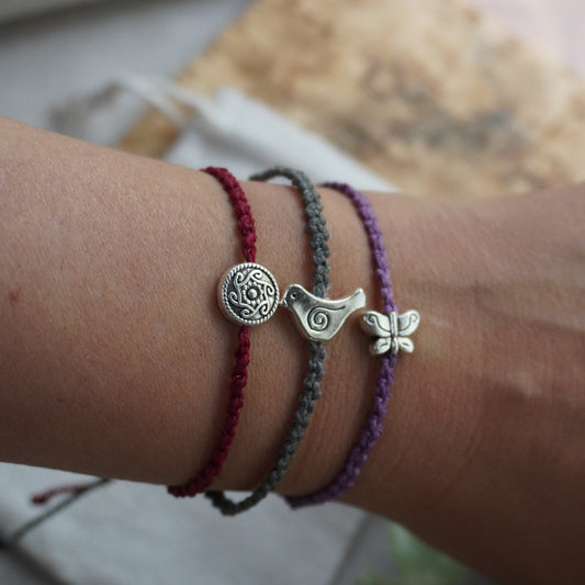 Pack de 3 pulseras de macramé con dijes
