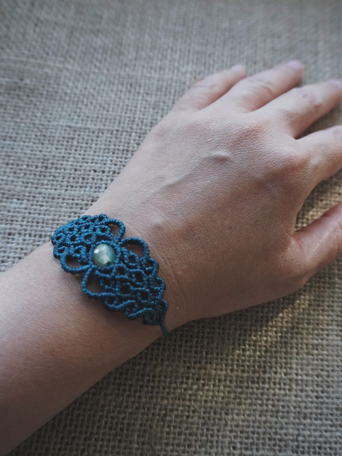 Brazalete boho en macrame