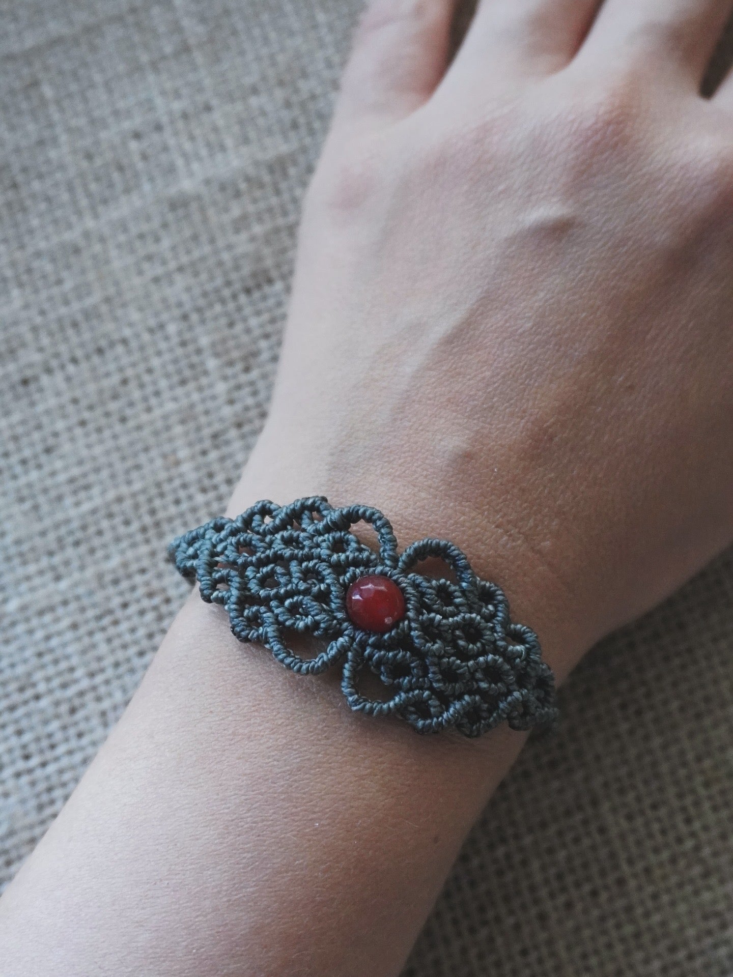 Brazalete boho en macrame