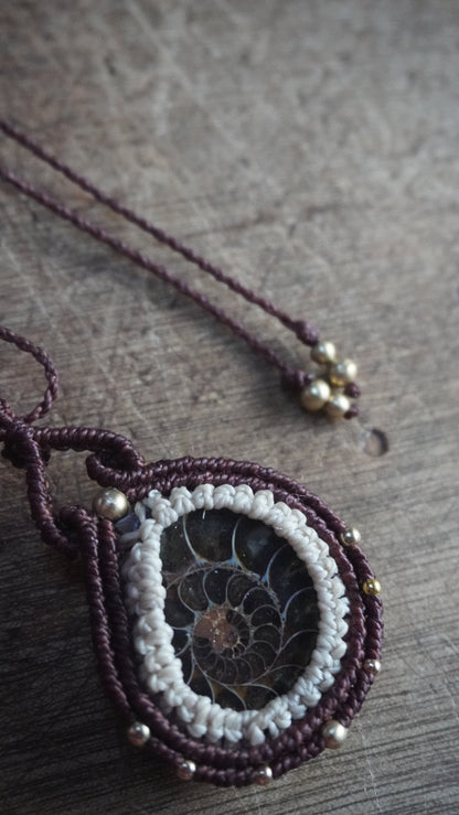 SIRIA Colgante Ammonite en Macramé