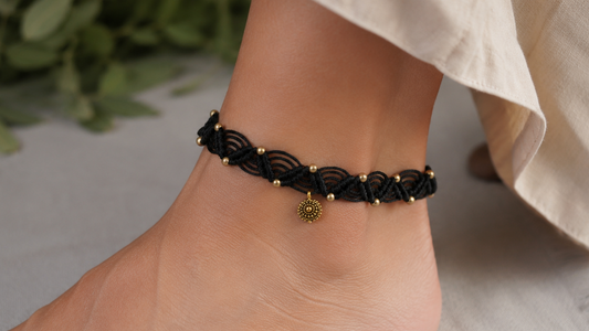Tobillera Alma Nómada | Tobillera artesanal en micro macramé negro