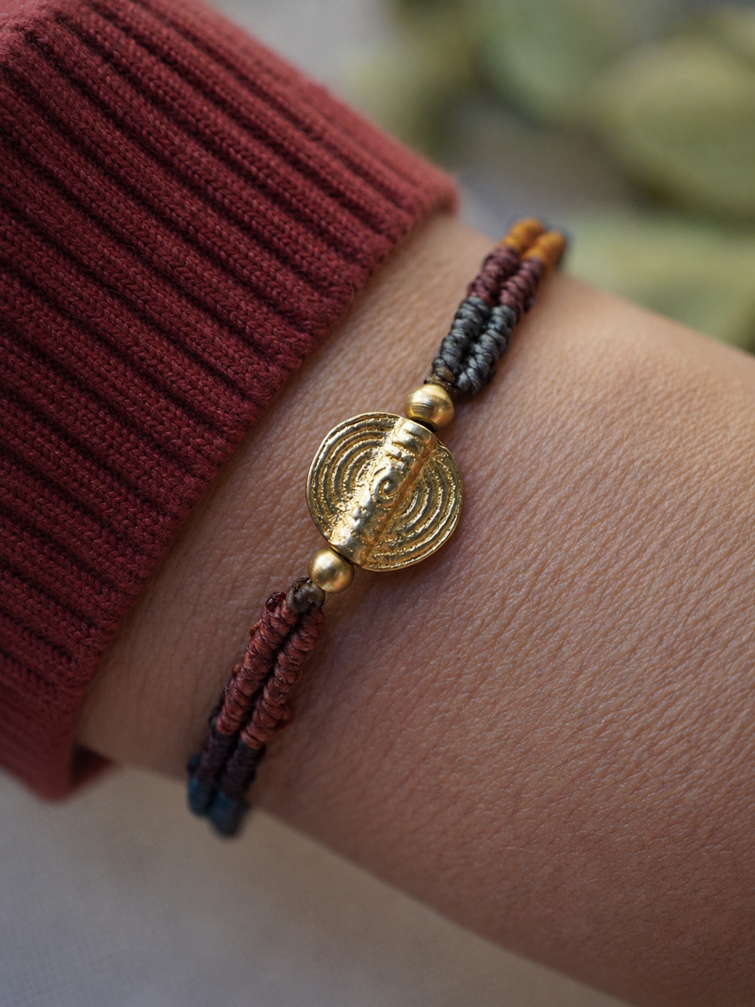Pulsera Alma Nómada · Símbolo de latón