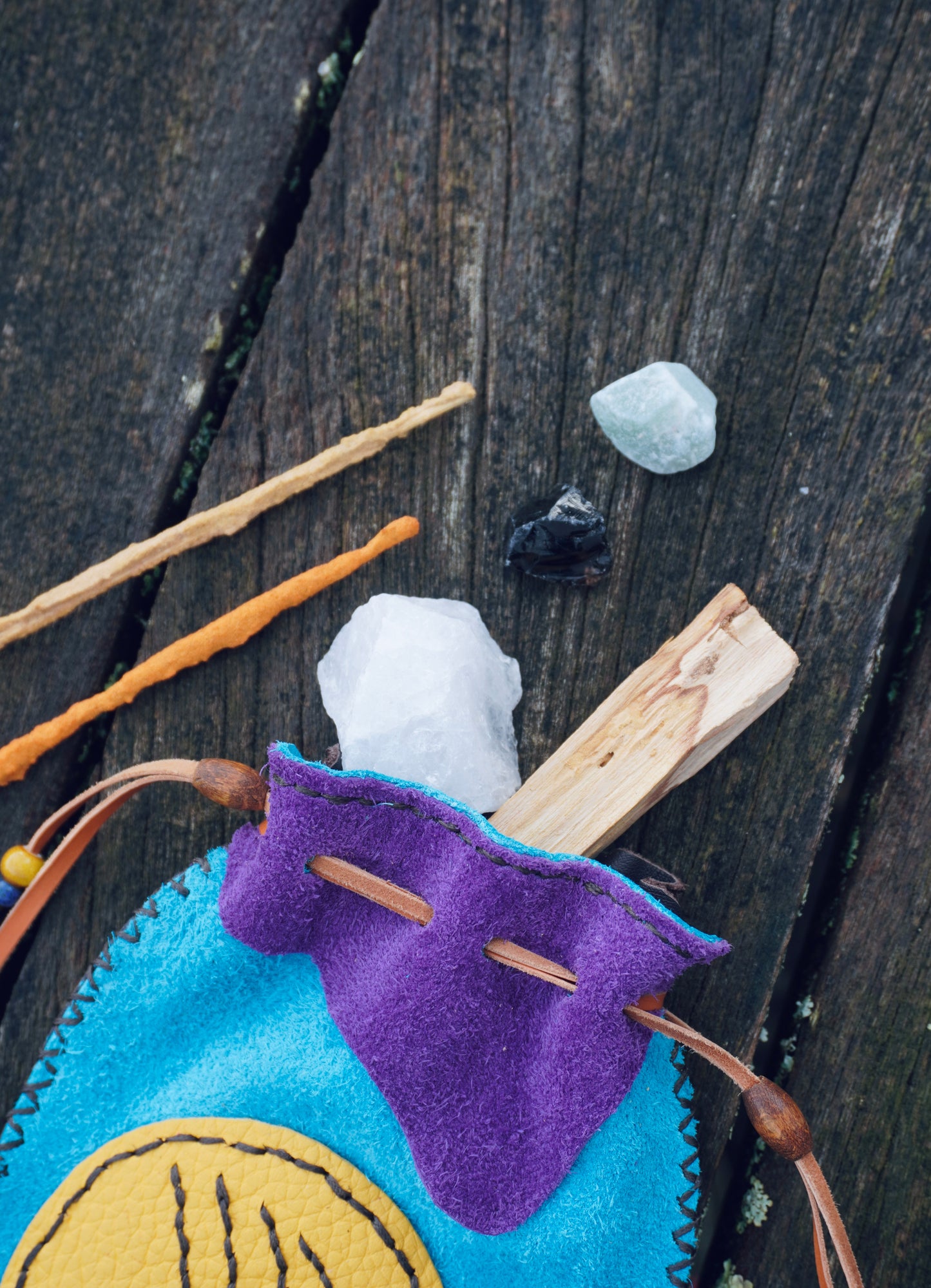 Botiquín ceremonial · Medicine bag · Pieza de resguardo para tiempos de tránsito ·