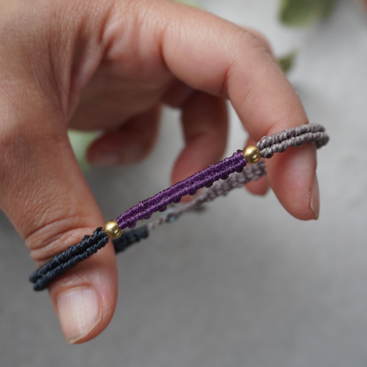 Pulsera macramé minimal morada  Colección Alma Nómada