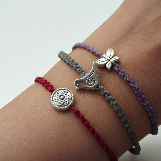Pack de 3 pulseras de macramé con dijes