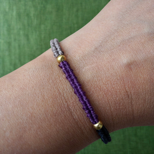 Pulsera macramé minimal morada  Colección Alma Nómada